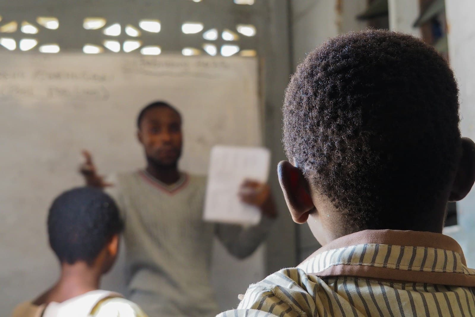 Un formateur face à sa classe